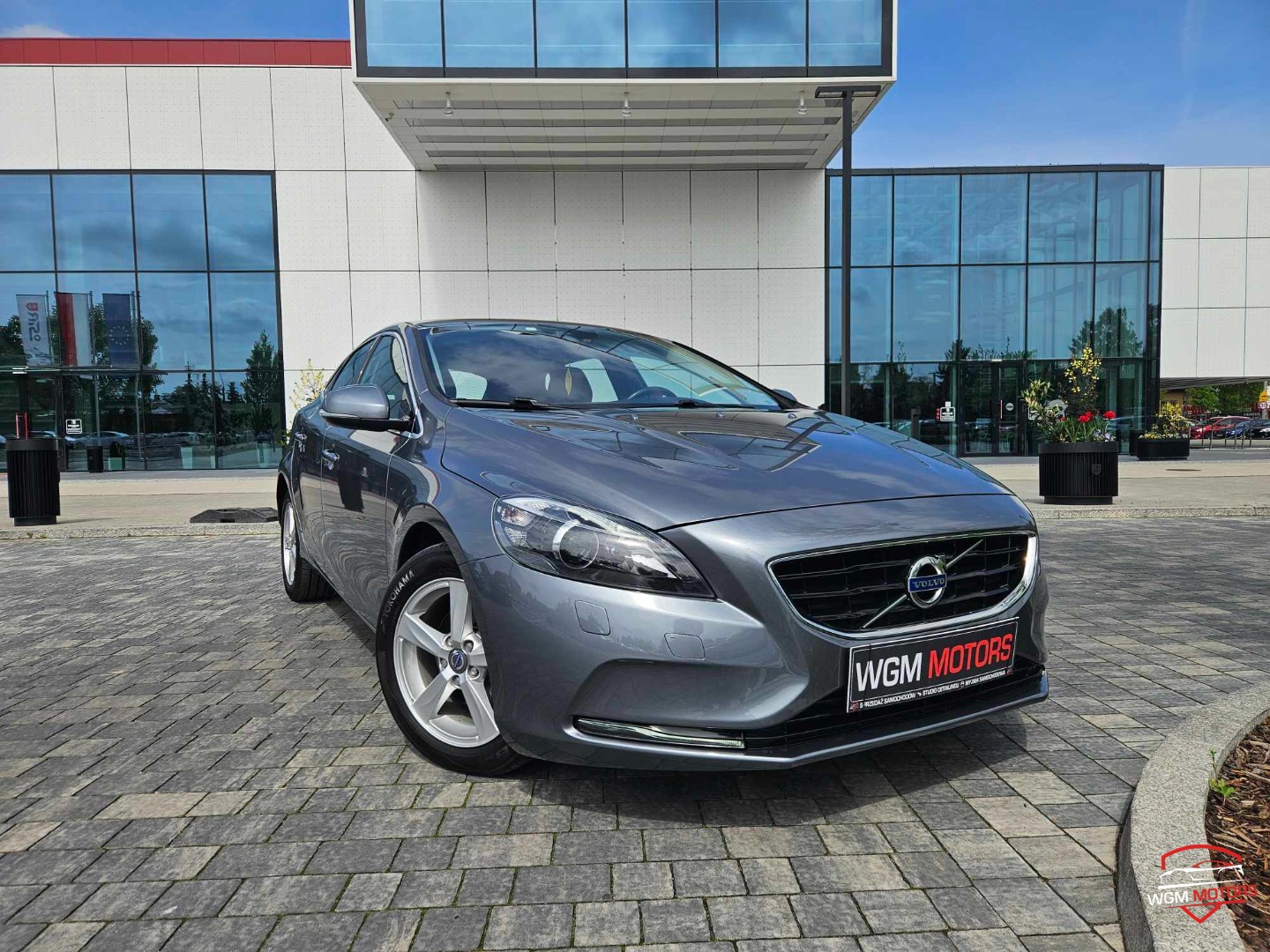 Volvo  V40