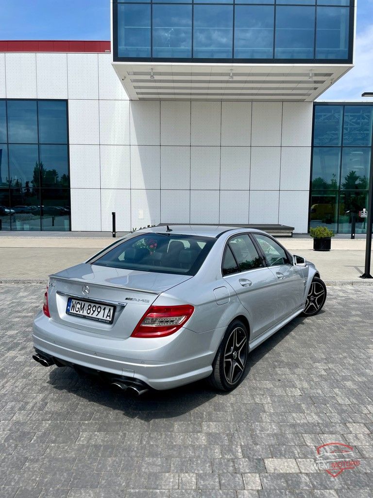 Mercedes-Benz C63 AMG - Zdjęcie 32