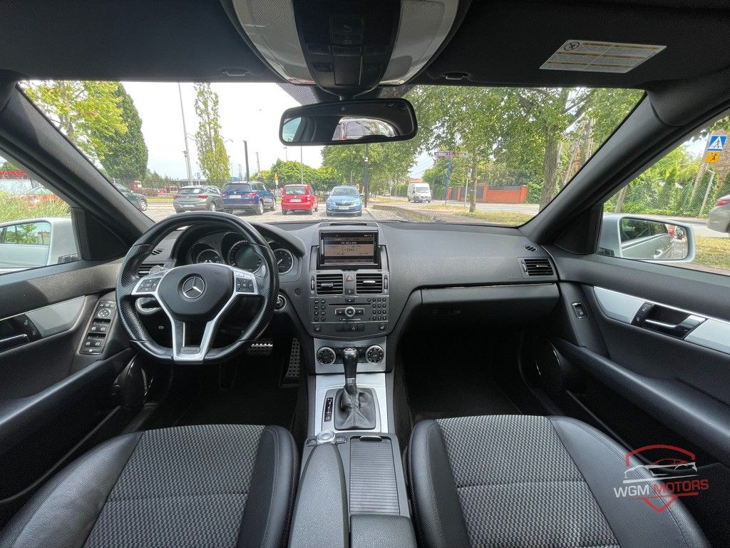 Mercedes-Benz C63 AMG - Zdjęcie 10