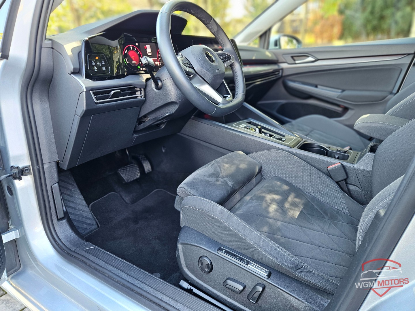 Volkswagen Golf VIII - Zdjęcie 10