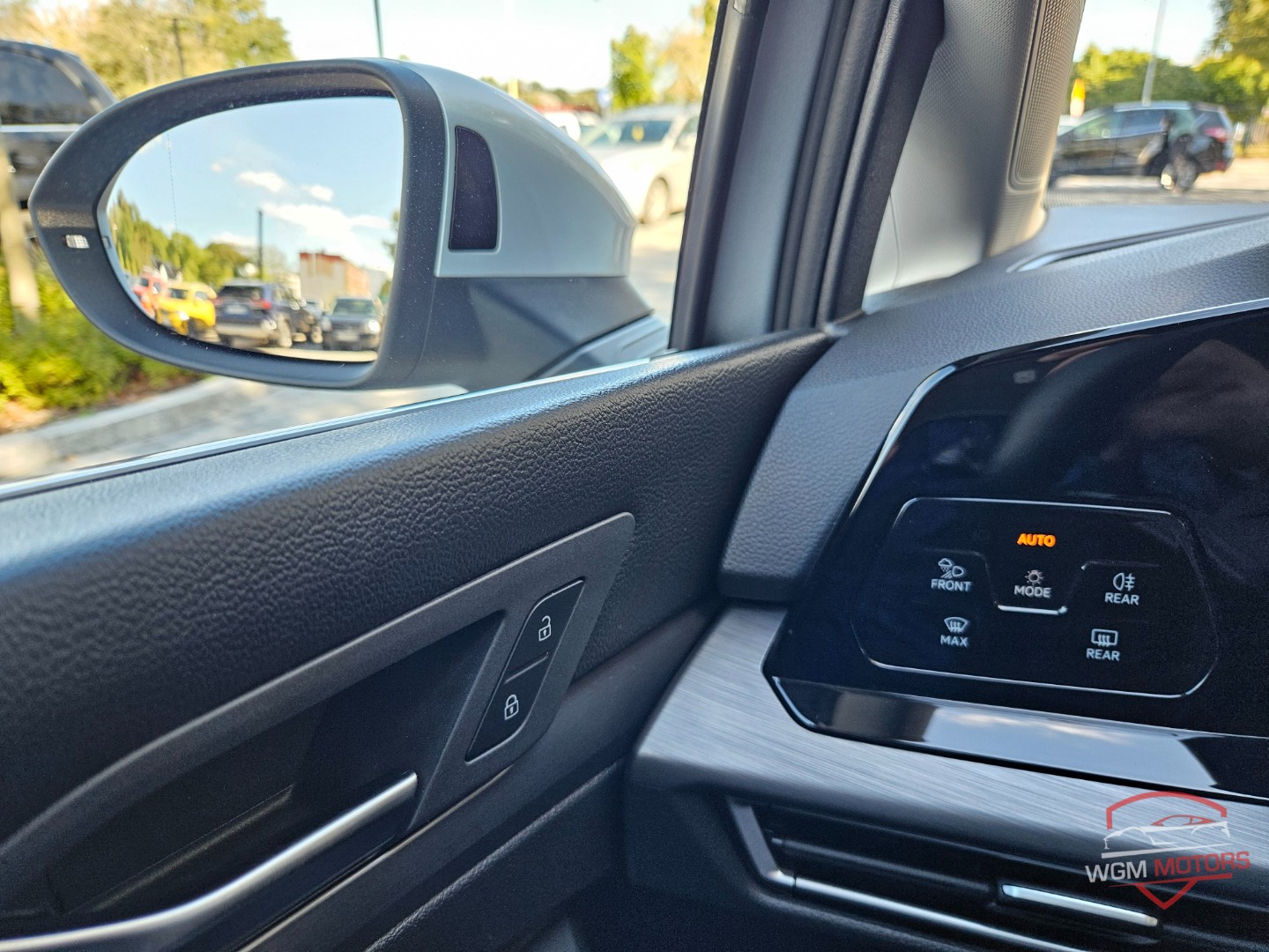 Volkswagen Golf VIII - Zdjęcie 22